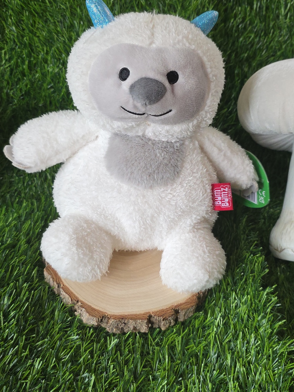 Bum Bumz Yano Yeti From RUSS Holidays Collection W Tags Plush 9"